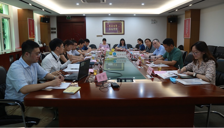 海珠区市场监视治理局副局长肖亮一行到白云山耀彩网公司调研
