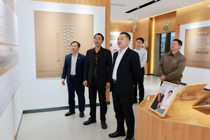 广药集团党委书记、、、董事长李小军到白云山耀彩网公司调研