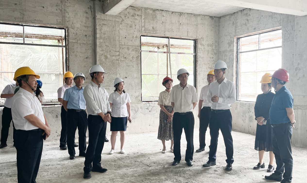 广药集团向导一行到白云山耀彩网制药开展生产谋划调研